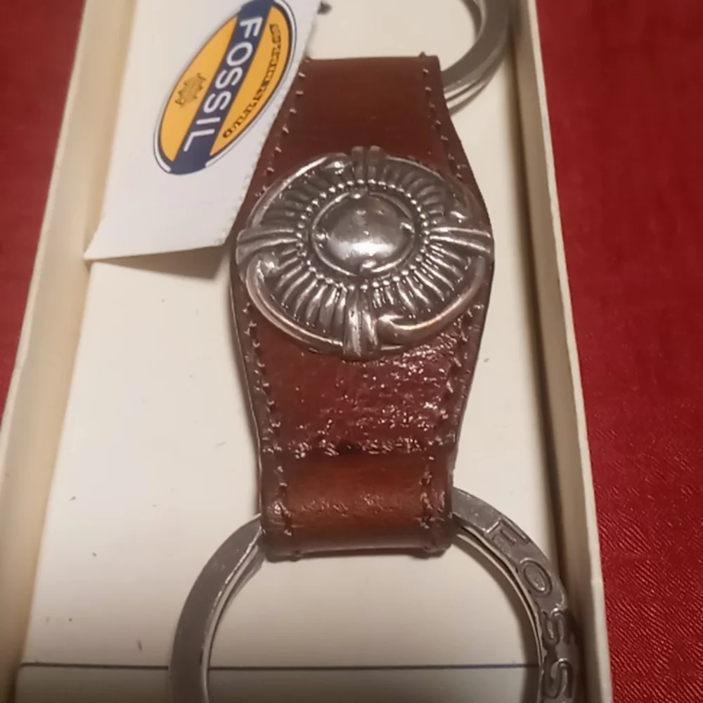Fossil genuine leather snap key chain.